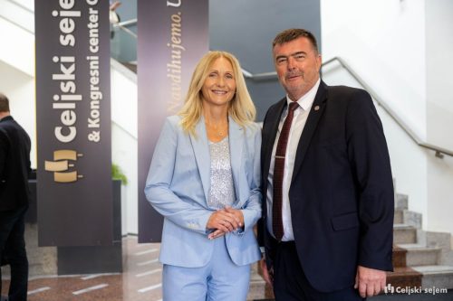 RD2 2001-Rok-Dezelak-RD2.si 