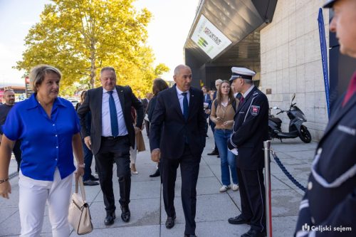 RD2 2048-Rok-Dezelak-RD2.si 