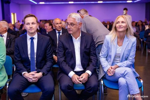 RD2 2106-Rok-Dezelak-RD2.si 