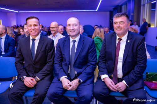 RD2 2117-Rok-Dezelak-RD2.si 