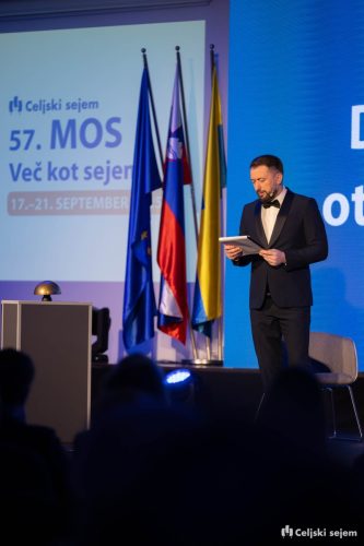 RD2 2156-Rok-Dezelak-RD2.si 