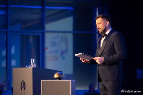 RD2 2163-Rok-Dezelak-RD2.si 