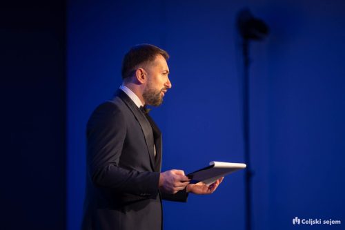 RD2 2237-Rok-Dezelak-RD2.si 