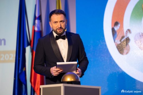 RD2 2252-Rok-Dezelak-RD2.si 