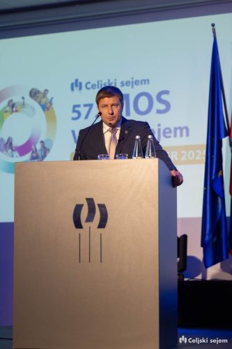 RD2 2267-Rok-Dezelak-RD2.si 