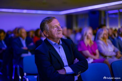 RD2 2325-Rok-Dezelak-RD2.si 