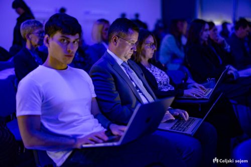 RD2 2335-Rok-Dezelak-RD2.si 