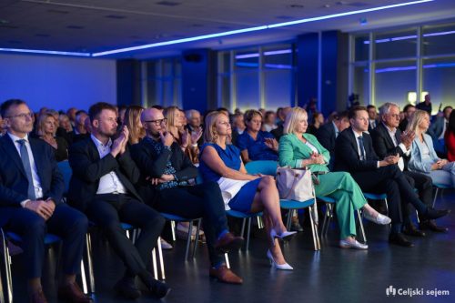 RD2 2426-Rok-Dezelak-RD2.si 