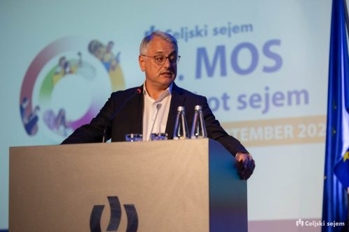 RD2 2465-Rok-Dezelak-RD2.si 