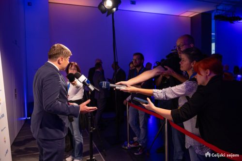 RD2 2567-Rok-Dezelak-RD2.si 