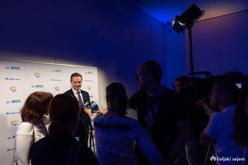 RD2 2589-Rok-Dezelak-RD2.si 