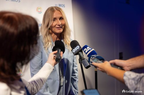 RD2 2593-Rok-Dezelak-RD2.si 