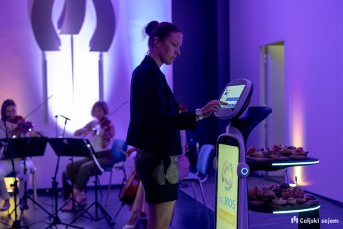 RD2 2698-Rok-Dezelak-RD2.si 