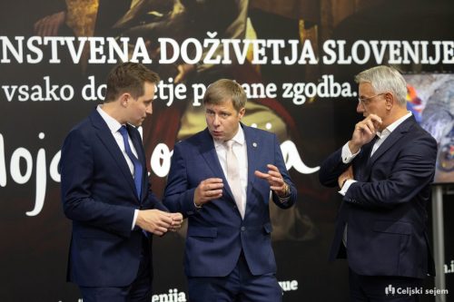 RD2 2772-Rok-Dezelak-RD2.si 