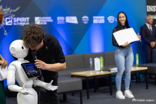 RD2 2806-Rok-Dezelak-RD2.si 