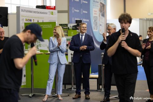 RD2 2820-Rok-Dezelak-RD2.si 