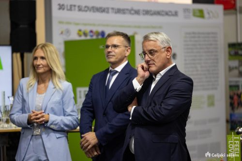 RD2 2830-Rok-Dezelak-RD2.si 