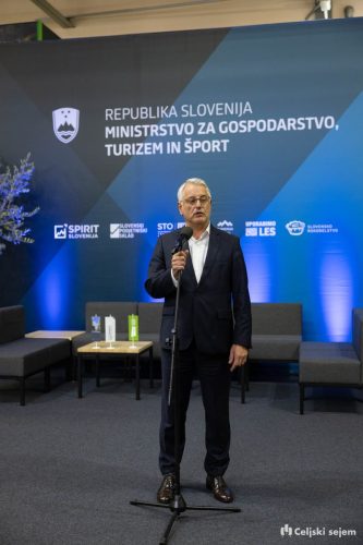 RD2 2866-Rok-Dezelak-RD2.si 