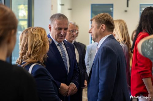 RD2 5507-Rok-Dezelak-RD2.si 