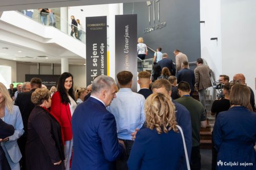 RD2 5511-Rok-Dezelak-RD2.si 