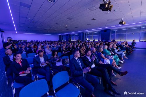 RD2 5598-Rok-Dezelak-RD2.si 