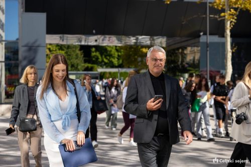 RD2 3083-Rok-Dezelak-RD2.si 