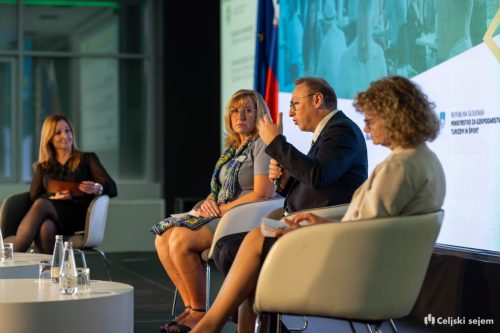 RD2 3233-Rok-Dezelak-RD2.si 