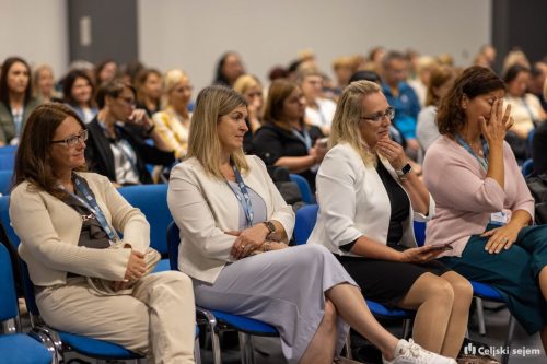 RD2 3262-Rok-Dezelak-RD2.si 