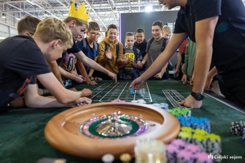 RD2 3532-Rok-Dezelak-RD2.si 