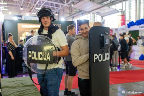 RD2 3572-Rok-Dezelak-RD2.si 