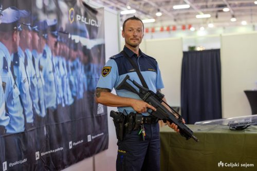 RD2 3591-Rok-Dezelak-RD2.si 