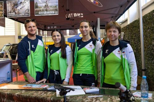 RD2 3741-Rok-Dezelak-RD2.si 