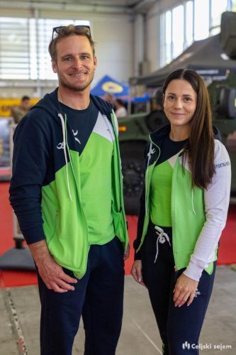 RD2 3766-Rok-Dezelak-RD2.si 