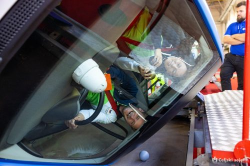 RD2 3810-Rok-Dezelak-RD2.si 