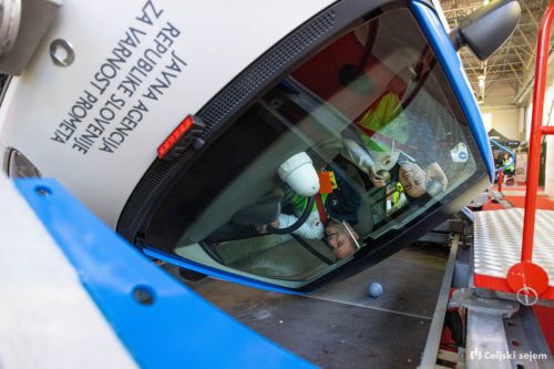 RD2 3817-Rok-Dezelak-RD2.si 