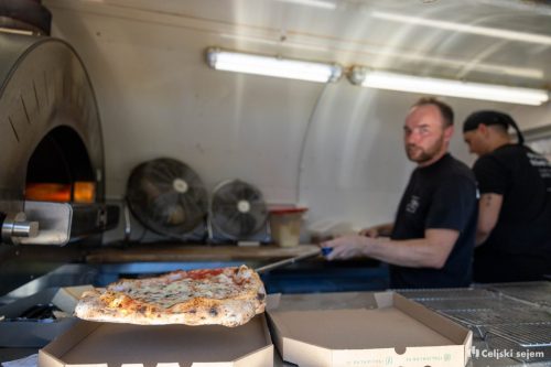 RD2 3848-Rok-Dezelak-RD2.si 