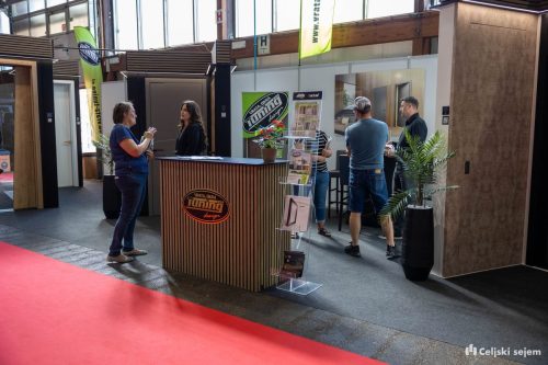 ARK 8125-Rok-Dezelak-RD2.si 