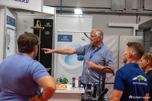 ARK 8168-Rok-Dezelak-RD2.si 