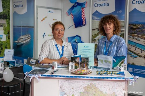 ARK 8252-Rok-Dezelak-RD2.si 