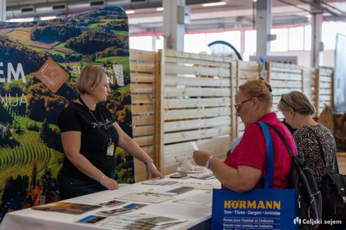 ARK 8281-Rok-Dezelak-RD2.si 