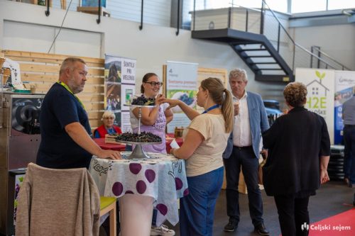 ARK 8288-Rok-Dezelak-RD2.si 