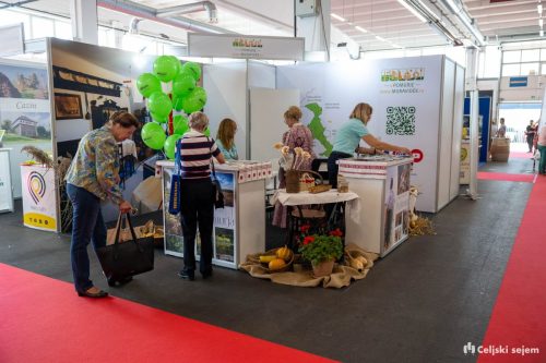 ARK 8305-Rok-Dezelak-RD2.si 