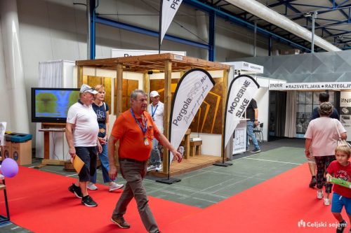 ARK 8332-Rok-Dezelak-RD2.si 