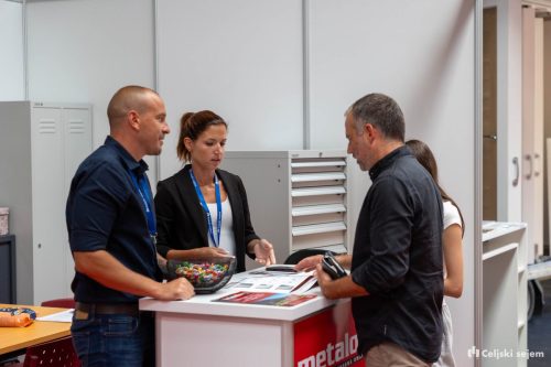 ARK 8343-Rok-Dezelak-RD2.si 