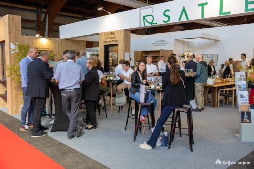 ARK 8350-Rok-Dezelak-RD2.si 