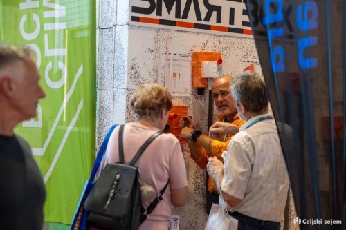 ARK 8405-Rok-Dezelak-RD2.si 