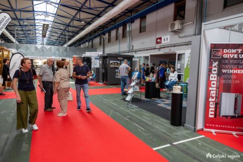 ARK 8412-Rok-Dezelak-RD2.si 