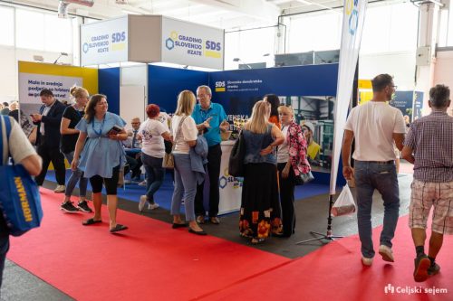 ARK 8452-Rok-Dezelak-RD2.si 