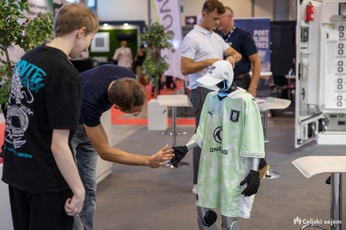 ARK 8512-Rok-Dezelak-RD2.si 