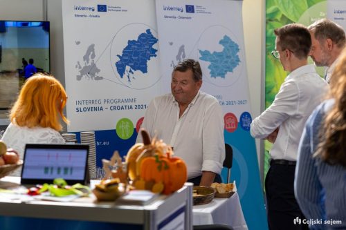 ARK 8529-Rok-Dezelak-RD2.si 